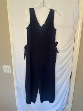 Sleeveless Black V-Neck Tie-Waist Jumpsuit